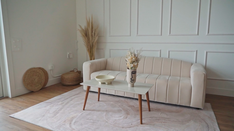 Original empty living room footage